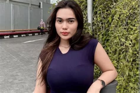 VIRAL SELEBGRAM ELVINA APRILIA DI INSTAGRAM.